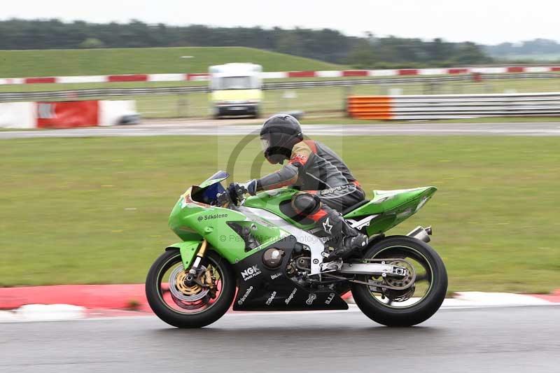 Motorcycle action photographs;Trackday digital images;event digital images;eventdigitalimages;no limits trackday;peter wileman photography;snetterton;snetterton circuit norfolk;snetterton photographs;trackday;trackday photos