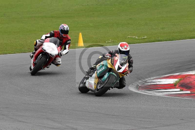 Motorcycle action photographs;Trackday digital images;event digital images;eventdigitalimages;no limits trackday;peter wileman photography;snetterton;snetterton circuit norfolk;snetterton photographs;trackday;trackday photos