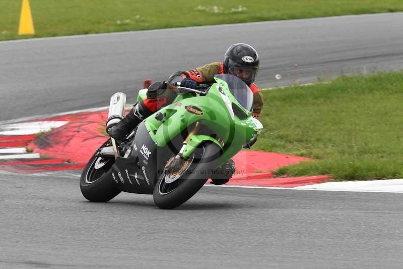 Motorcycle action photographs;Trackday digital images;event digital images;eventdigitalimages;no limits trackday;peter wileman photography;snetterton;snetterton circuit norfolk;snetterton photographs;trackday;trackday photos