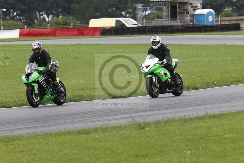 Motorcycle action photographs;Trackday digital images;event digital images;eventdigitalimages;no limits trackday;peter wileman photography;snetterton;snetterton circuit norfolk;snetterton photographs;trackday;trackday photos