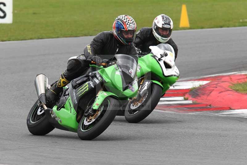 Motorcycle action photographs;Trackday digital images;event digital images;eventdigitalimages;no limits trackday;peter wileman photography;snetterton;snetterton circuit norfolk;snetterton photographs;trackday;trackday photos