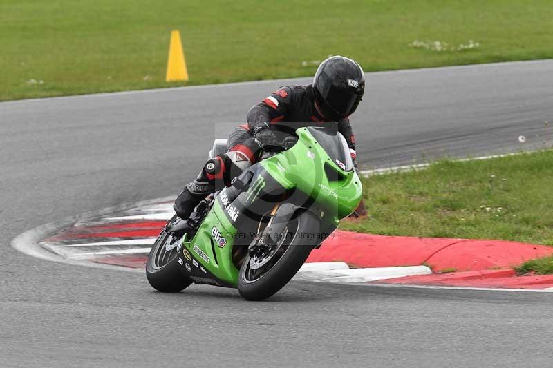 Motorcycle action photographs;Trackday digital images;event digital images;eventdigitalimages;no limits trackday;peter wileman photography;snetterton;snetterton circuit norfolk;snetterton photographs;trackday;trackday photos