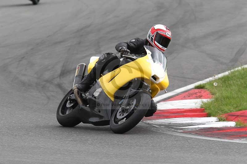 Motorcycle action photographs;Trackday digital images;event digital images;eventdigitalimages;no limits trackday;peter wileman photography;snetterton;snetterton circuit norfolk;snetterton photographs;trackday;trackday photos