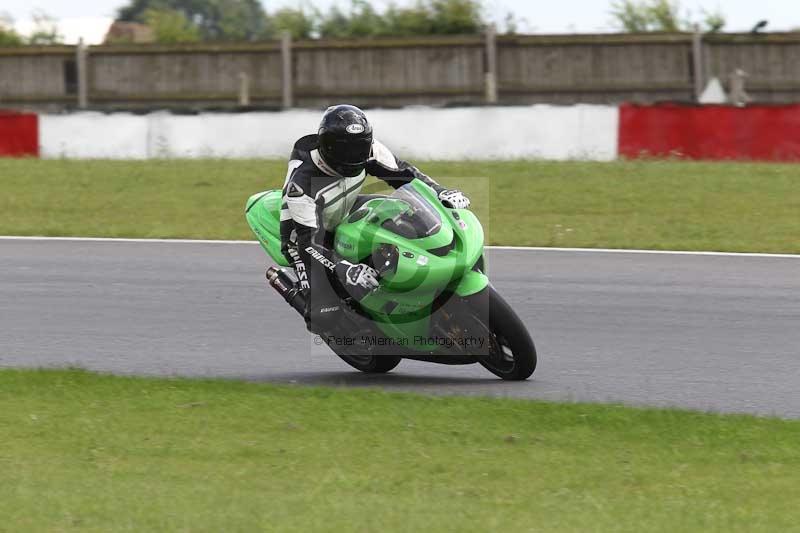 Motorcycle action photographs;Trackday digital images;event digital images;eventdigitalimages;no limits trackday;peter wileman photography;snetterton;snetterton circuit norfolk;snetterton photographs;trackday;trackday photos