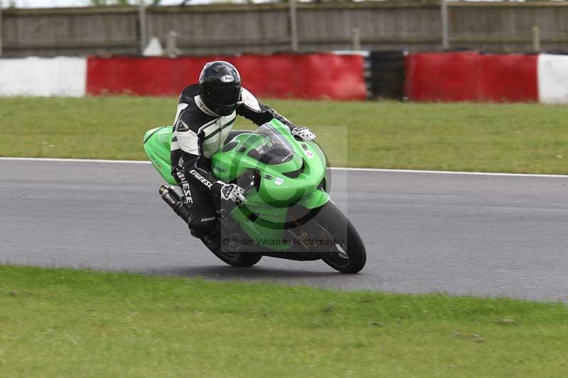 Motorcycle action photographs;Trackday digital images;event digital images;eventdigitalimages;no limits trackday;peter wileman photography;snetterton;snetterton circuit norfolk;snetterton photographs;trackday;trackday photos