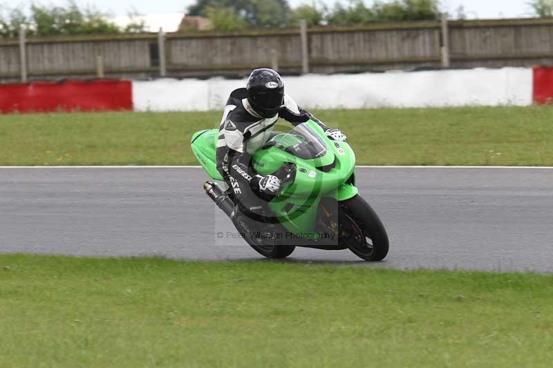 Motorcycle action photographs;Trackday digital images;event digital images;eventdigitalimages;no limits trackday;peter wileman photography;snetterton;snetterton circuit norfolk;snetterton photographs;trackday;trackday photos