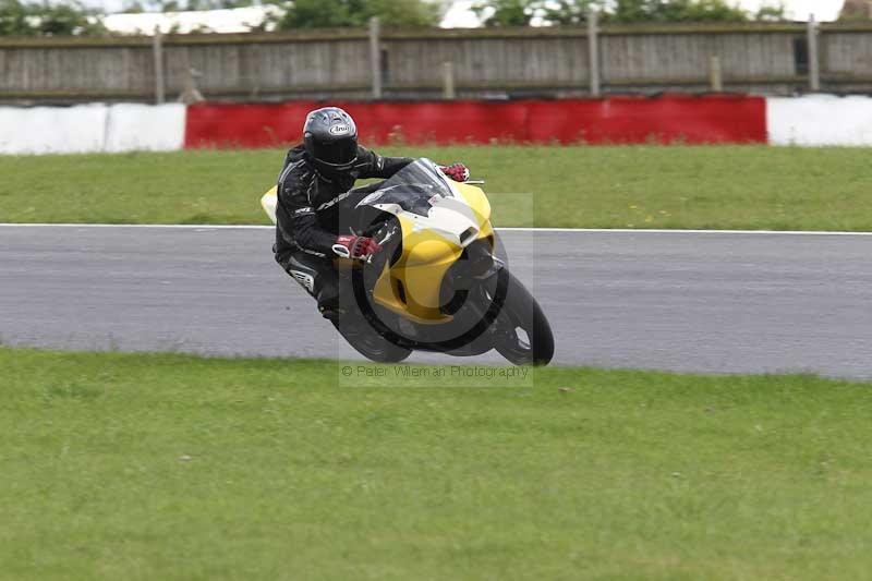 Motorcycle action photographs;Trackday digital images;event digital images;eventdigitalimages;no limits trackday;peter wileman photography;snetterton;snetterton circuit norfolk;snetterton photographs;trackday;trackday photos