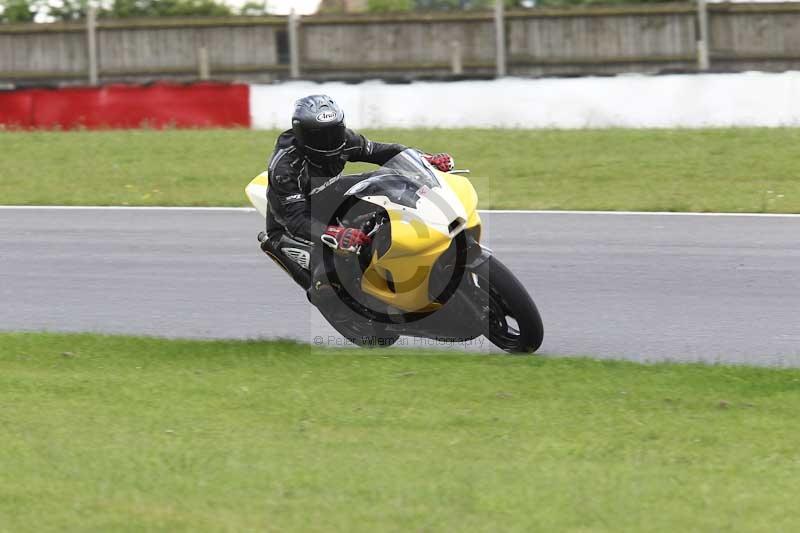 Motorcycle action photographs;Trackday digital images;event digital images;eventdigitalimages;no limits trackday;peter wileman photography;snetterton;snetterton circuit norfolk;snetterton photographs;trackday;trackday photos