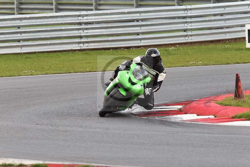 Motorcycle action photographs;Trackday digital images;event digital images;eventdigitalimages;no limits trackday;peter wileman photography;snetterton;snetterton circuit norfolk;snetterton photographs;trackday;trackday photos