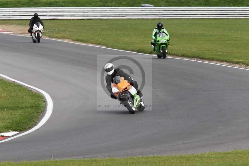 Motorcycle action photographs;Trackday digital images;event digital images;eventdigitalimages;no limits trackday;peter wileman photography;snetterton;snetterton circuit norfolk;snetterton photographs;trackday;trackday photos