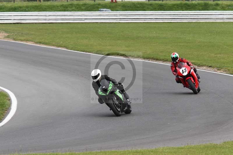 Motorcycle action photographs;Trackday digital images;event digital images;eventdigitalimages;no limits trackday;peter wileman photography;snetterton;snetterton circuit norfolk;snetterton photographs;trackday;trackday photos