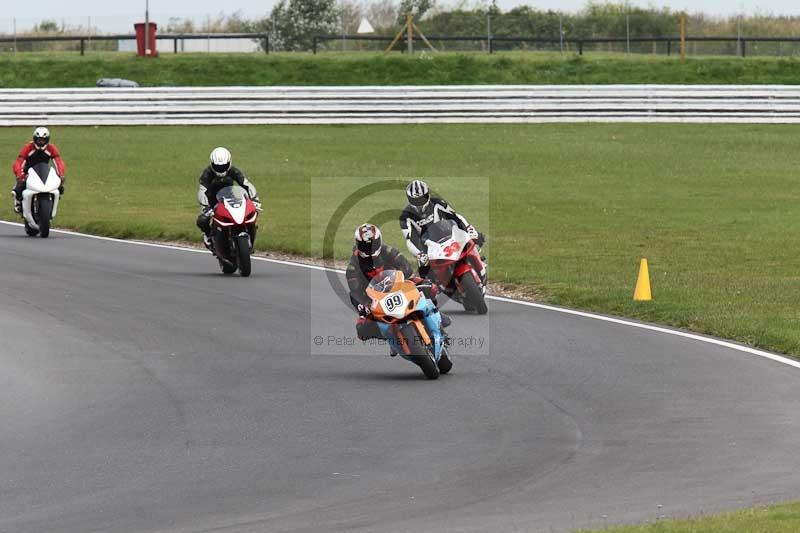 Motorcycle action photographs;Trackday digital images;event digital images;eventdigitalimages;no limits trackday;peter wileman photography;snetterton;snetterton circuit norfolk;snetterton photographs;trackday;trackday photos