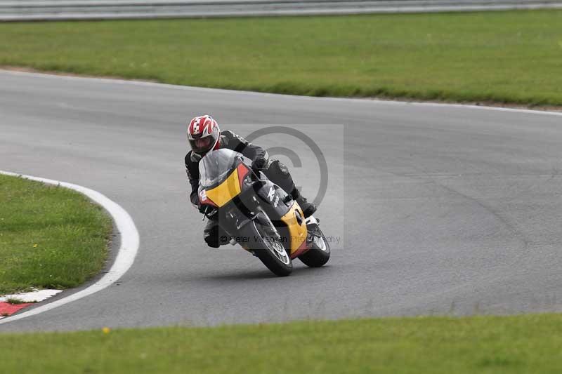 Motorcycle action photographs;Trackday digital images;event digital images;eventdigitalimages;no limits trackday;peter wileman photography;snetterton;snetterton circuit norfolk;snetterton photographs;trackday;trackday photos