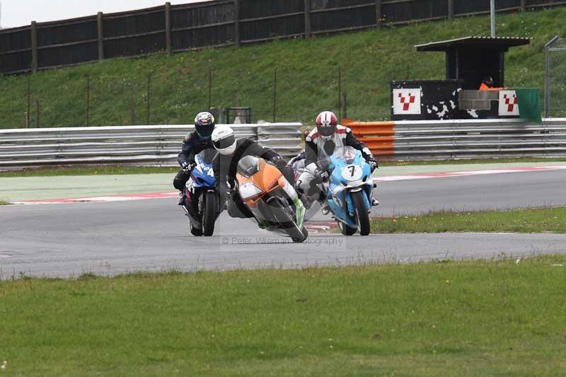 Motorcycle action photographs;Trackday digital images;event digital images;eventdigitalimages;no limits trackday;peter wileman photography;snetterton;snetterton circuit norfolk;snetterton photographs;trackday;trackday photos