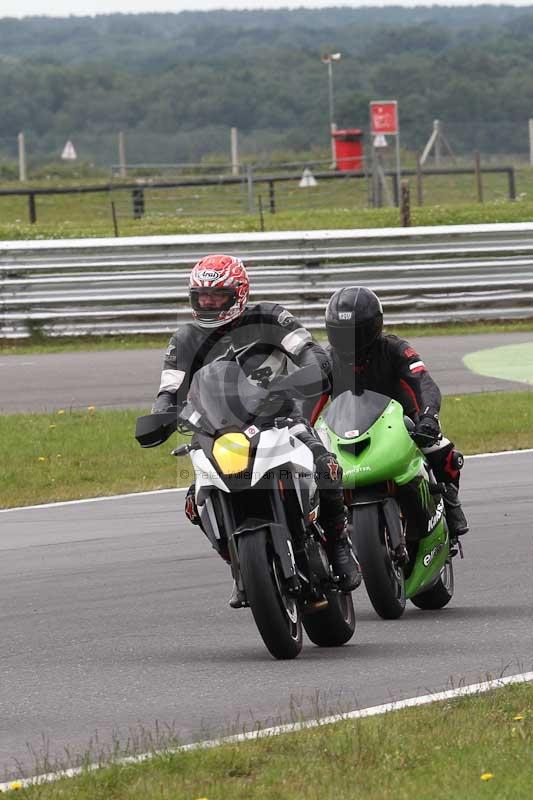 Motorcycle action photographs;Trackday digital images;event digital images;eventdigitalimages;no limits trackday;peter wileman photography;snetterton;snetterton circuit norfolk;snetterton photographs;trackday;trackday photos