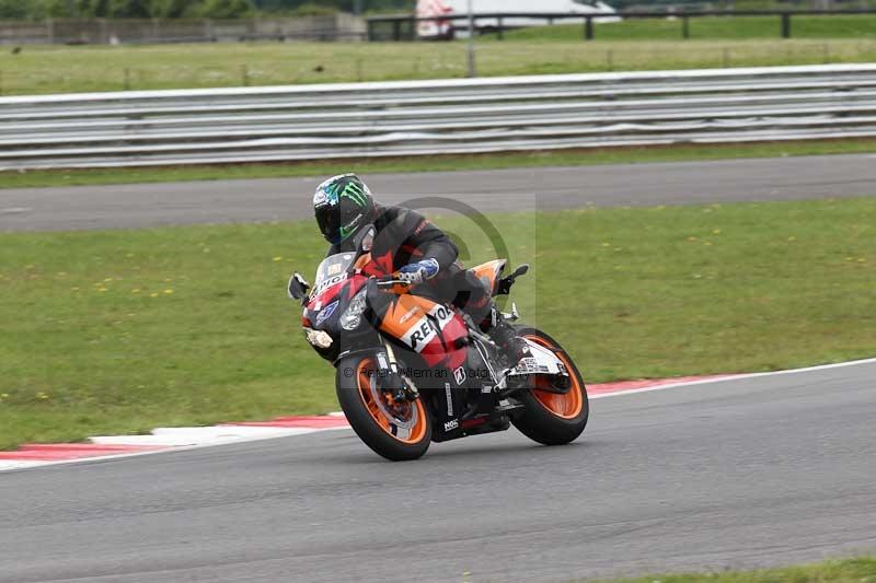 Motorcycle action photographs;Trackday digital images;event digital images;eventdigitalimages;no limits trackday;peter wileman photography;snetterton;snetterton circuit norfolk;snetterton photographs;trackday;trackday photos