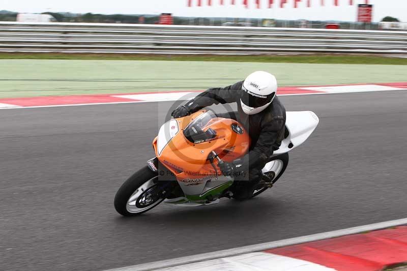 Motorcycle action photographs;Trackday digital images;event digital images;eventdigitalimages;no limits trackday;peter wileman photography;snetterton;snetterton circuit norfolk;snetterton photographs;trackday;trackday photos