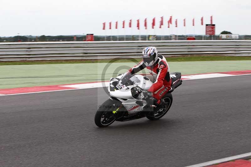 Motorcycle action photographs;Trackday digital images;event digital images;eventdigitalimages;no limits trackday;peter wileman photography;snetterton;snetterton circuit norfolk;snetterton photographs;trackday;trackday photos