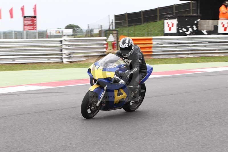 Motorcycle action photographs;Trackday digital images;event digital images;eventdigitalimages;no limits trackday;peter wileman photography;snetterton;snetterton circuit norfolk;snetterton photographs;trackday;trackday photos