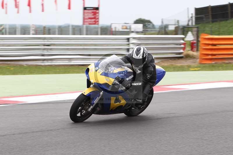 Motorcycle action photographs;Trackday digital images;event digital images;eventdigitalimages;no limits trackday;peter wileman photography;snetterton;snetterton circuit norfolk;snetterton photographs;trackday;trackday photos