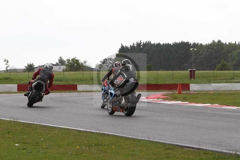 Motorcycle action photographs;Trackday digital images;event digital images;eventdigitalimages;no limits trackday;peter wileman photography;snetterton;snetterton circuit norfolk;snetterton photographs;trackday;trackday photos