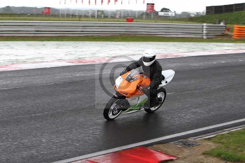 Motorcycle action photographs;Trackday digital images;event digital images;eventdigitalimages;no limits trackday;peter wileman photography;snetterton;snetterton circuit norfolk;snetterton photographs;trackday;trackday photos