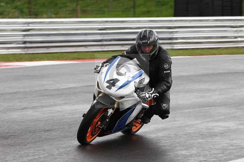 Motorcycle action photographs;Trackday digital images;event digital images;eventdigitalimages;no limits trackday;peter wileman photography;snetterton;snetterton circuit norfolk;snetterton photographs;trackday;trackday photos