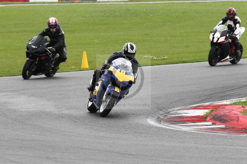 Motorcycle action photographs;Trackday digital images;event digital images;eventdigitalimages;no limits trackday;peter wileman photography;snetterton;snetterton circuit norfolk;snetterton photographs;trackday;trackday photos