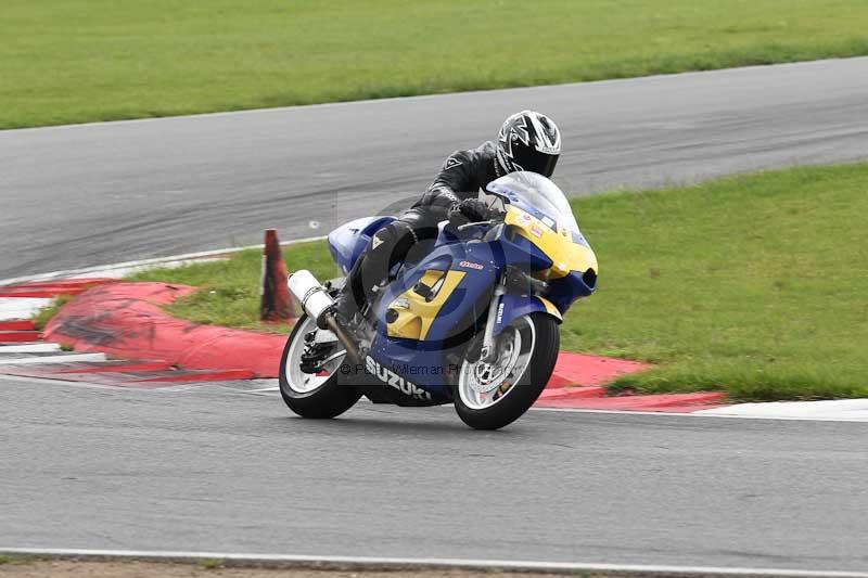 Motorcycle action photographs;Trackday digital images;event digital images;eventdigitalimages;no limits trackday;peter wileman photography;snetterton;snetterton circuit norfolk;snetterton photographs;trackday;trackday photos