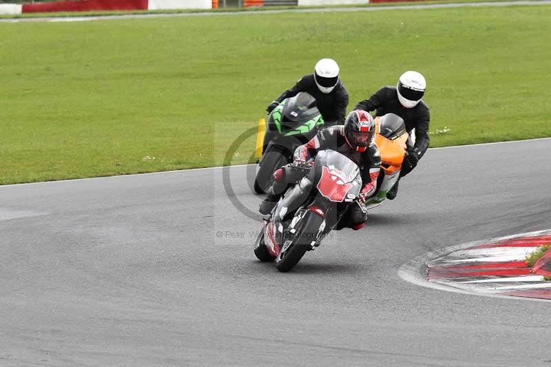 Motorcycle action photographs;Trackday digital images;event digital images;eventdigitalimages;no limits trackday;peter wileman photography;snetterton;snetterton circuit norfolk;snetterton photographs;trackday;trackday photos