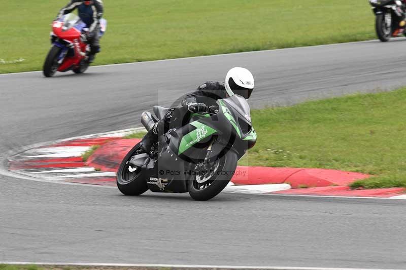 Motorcycle action photographs;Trackday digital images;event digital images;eventdigitalimages;no limits trackday;peter wileman photography;snetterton;snetterton circuit norfolk;snetterton photographs;trackday;trackday photos