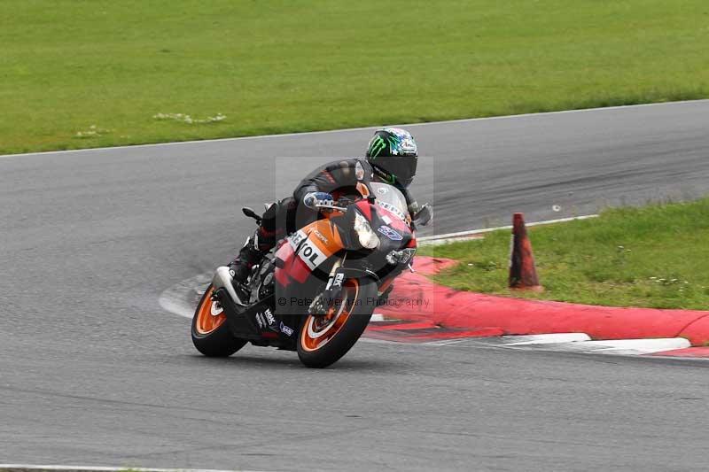 Motorcycle action photographs;Trackday digital images;event digital images;eventdigitalimages;no limits trackday;peter wileman photography;snetterton;snetterton circuit norfolk;snetterton photographs;trackday;trackday photos