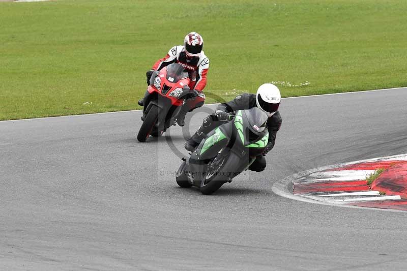 Motorcycle action photographs;Trackday digital images;event digital images;eventdigitalimages;no limits trackday;peter wileman photography;snetterton;snetterton circuit norfolk;snetterton photographs;trackday;trackday photos