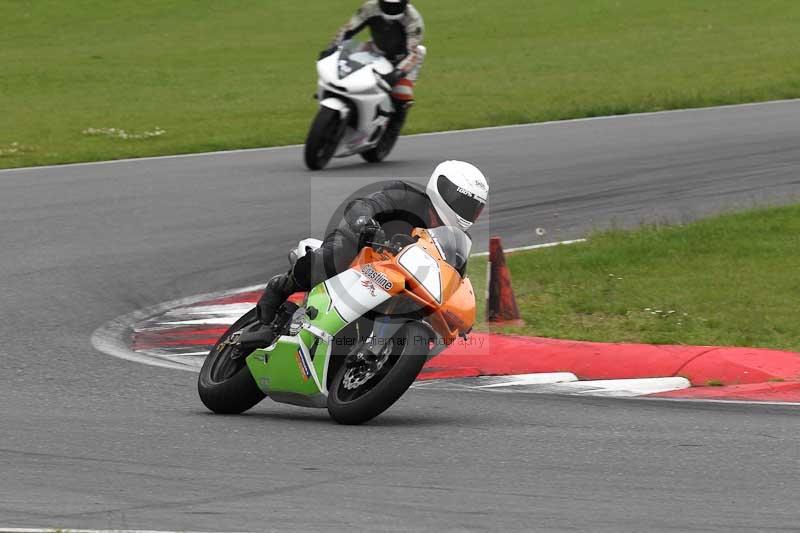 Motorcycle action photographs;Trackday digital images;event digital images;eventdigitalimages;no limits trackday;peter wileman photography;snetterton;snetterton circuit norfolk;snetterton photographs;trackday;trackday photos