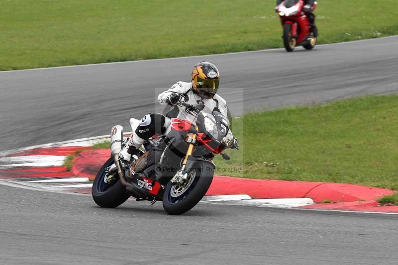 Motorcycle action photographs;Trackday digital images;event digital images;eventdigitalimages;no limits trackday;peter wileman photography;snetterton;snetterton circuit norfolk;snetterton photographs;trackday;trackday photos