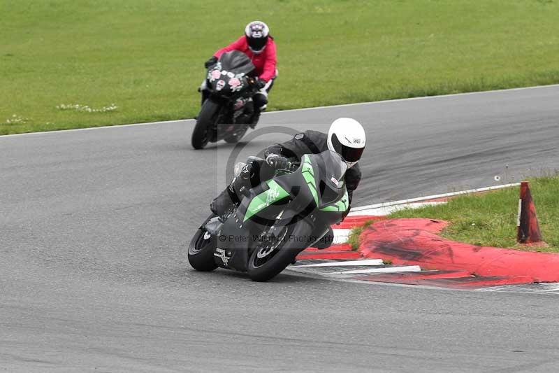 Motorcycle action photographs;Trackday digital images;event digital images;eventdigitalimages;no limits trackday;peter wileman photography;snetterton;snetterton circuit norfolk;snetterton photographs;trackday;trackday photos