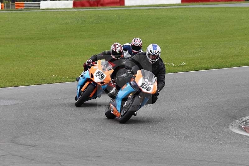 Motorcycle action photographs;Trackday digital images;event digital images;eventdigitalimages;no limits trackday;peter wileman photography;snetterton;snetterton circuit norfolk;snetterton photographs;trackday;trackday photos