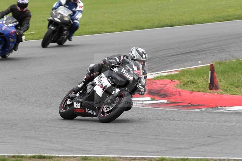 Motorcycle action photographs;Trackday digital images;event digital images;eventdigitalimages;no limits trackday;peter wileman photography;snetterton;snetterton circuit norfolk;snetterton photographs;trackday;trackday photos