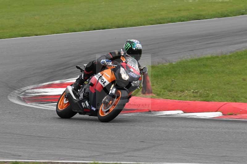 Motorcycle action photographs;Trackday digital images;event digital images;eventdigitalimages;no limits trackday;peter wileman photography;snetterton;snetterton circuit norfolk;snetterton photographs;trackday;trackday photos