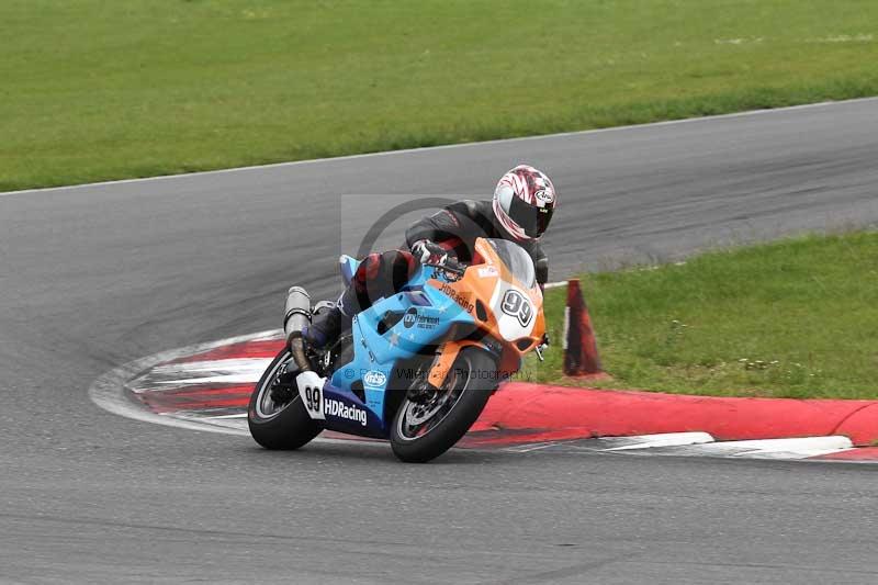 Motorcycle action photographs;Trackday digital images;event digital images;eventdigitalimages;no limits trackday;peter wileman photography;snetterton;snetterton circuit norfolk;snetterton photographs;trackday;trackday photos