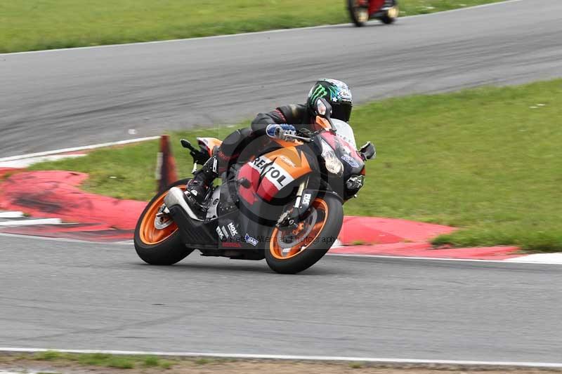 Motorcycle action photographs;Trackday digital images;event digital images;eventdigitalimages;no limits trackday;peter wileman photography;snetterton;snetterton circuit norfolk;snetterton photographs;trackday;trackday photos