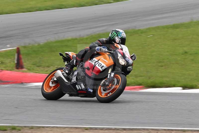 Motorcycle action photographs;Trackday digital images;event digital images;eventdigitalimages;no limits trackday;peter wileman photography;snetterton;snetterton circuit norfolk;snetterton photographs;trackday;trackday photos