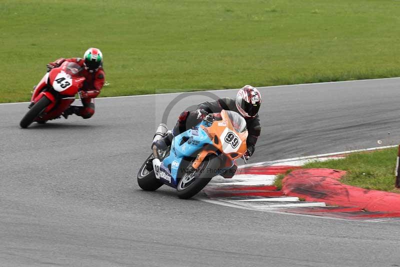 Motorcycle action photographs;Trackday digital images;event digital images;eventdigitalimages;no limits trackday;peter wileman photography;snetterton;snetterton circuit norfolk;snetterton photographs;trackday;trackday photos