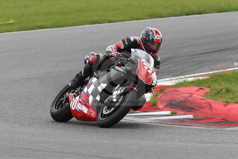 Motorcycle action photographs;Trackday digital images;event digital images;eventdigitalimages;no limits trackday;peter wileman photography;snetterton;snetterton circuit norfolk;snetterton photographs;trackday;trackday photos