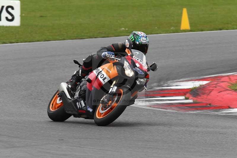 Motorcycle action photographs;Trackday digital images;event digital images;eventdigitalimages;no limits trackday;peter wileman photography;snetterton;snetterton circuit norfolk;snetterton photographs;trackday;trackday photos