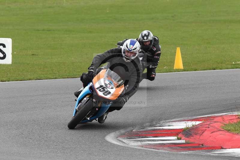 Motorcycle action photographs;Trackday digital images;event digital images;eventdigitalimages;no limits trackday;peter wileman photography;snetterton;snetterton circuit norfolk;snetterton photographs;trackday;trackday photos