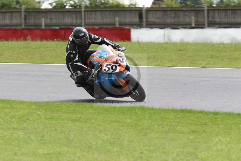 Motorcycle action photographs;Trackday digital images;event digital images;eventdigitalimages;no limits trackday;peter wileman photography;snetterton;snetterton circuit norfolk;snetterton photographs;trackday;trackday photos