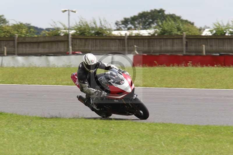 Motorcycle action photographs;Trackday digital images;event digital images;eventdigitalimages;no limits trackday;peter wileman photography;snetterton;snetterton circuit norfolk;snetterton photographs;trackday;trackday photos