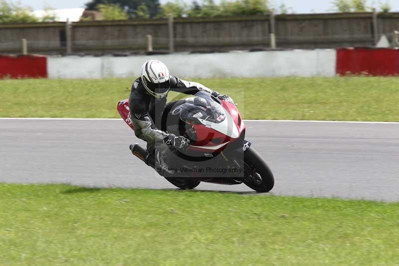 Motorcycle action photographs;Trackday digital images;event digital images;eventdigitalimages;no limits trackday;peter wileman photography;snetterton;snetterton circuit norfolk;snetterton photographs;trackday;trackday photos