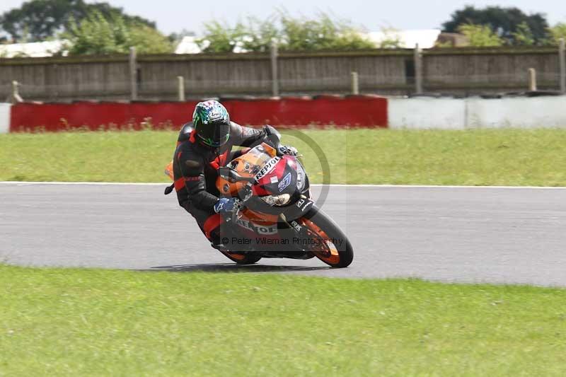 Motorcycle action photographs;Trackday digital images;event digital images;eventdigitalimages;no limits trackday;peter wileman photography;snetterton;snetterton circuit norfolk;snetterton photographs;trackday;trackday photos